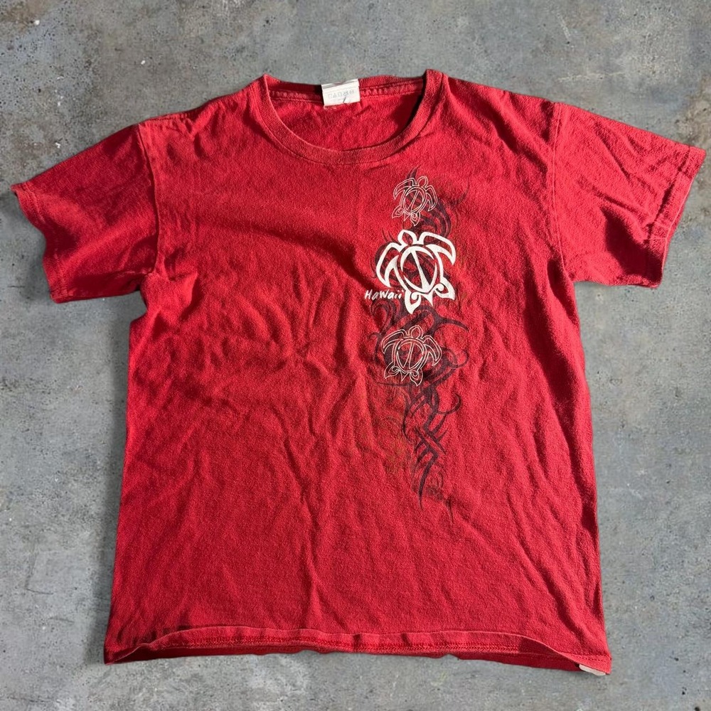 Hawaii Honu Sea Turtle Tribal Graphic Red Baby Tee T-Shirt Y2K Surf Beach Tee